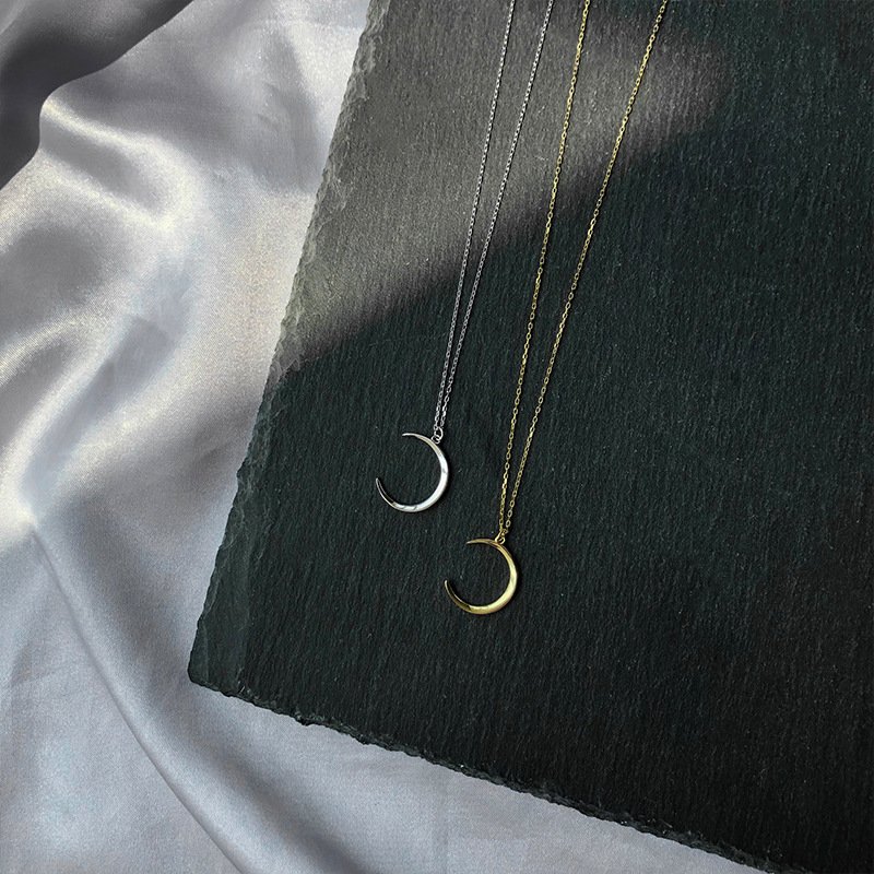 Autumn and winter 999 sterling silver niche design moon necklace women cold temperament crescent clavicle chain necklace